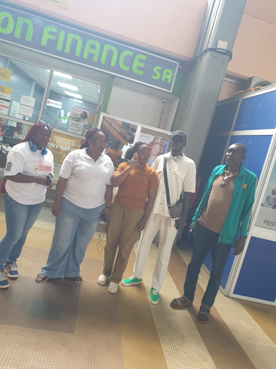 Famille à l'aéroport