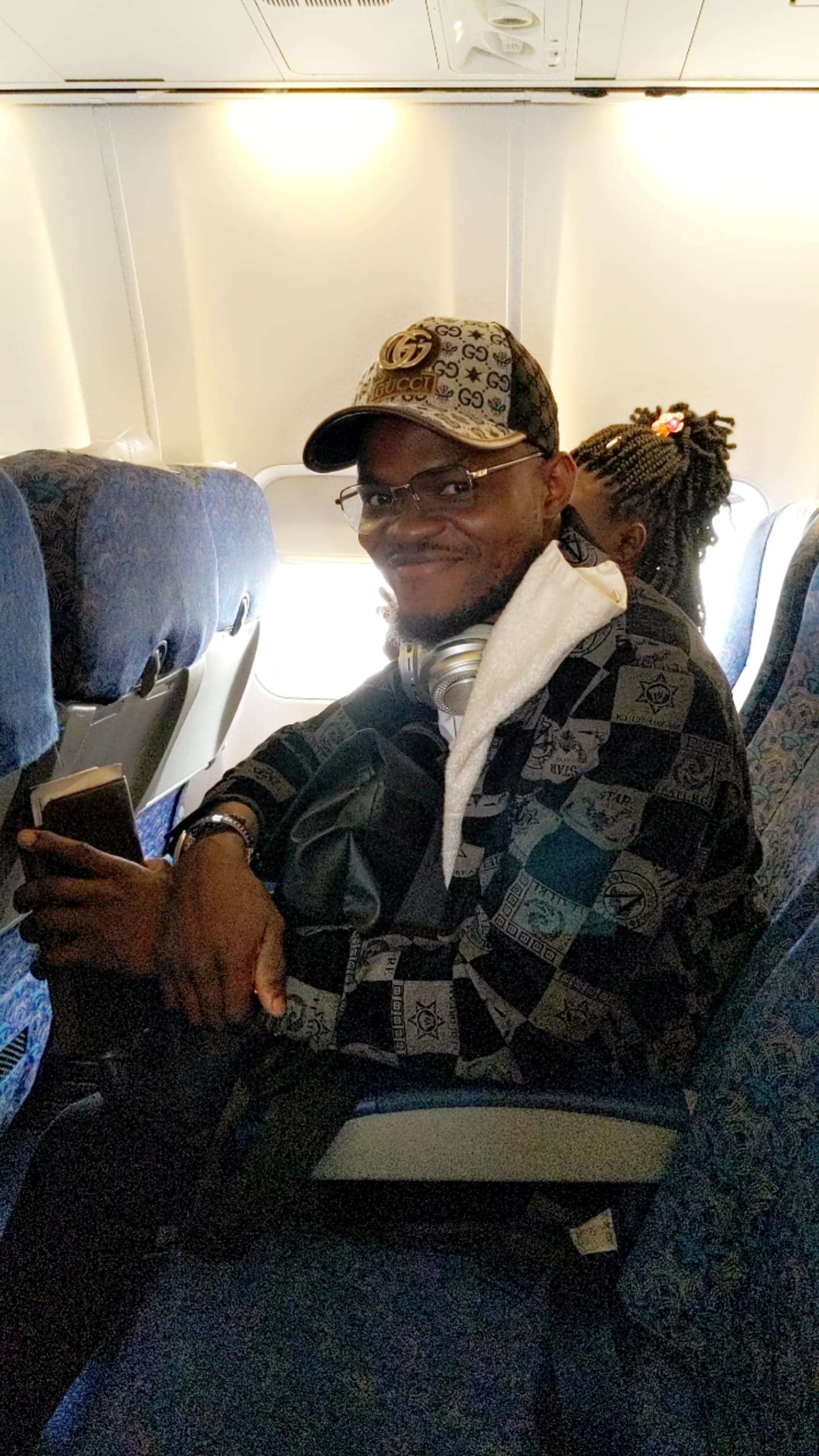 Dans l'avion vers Moscou