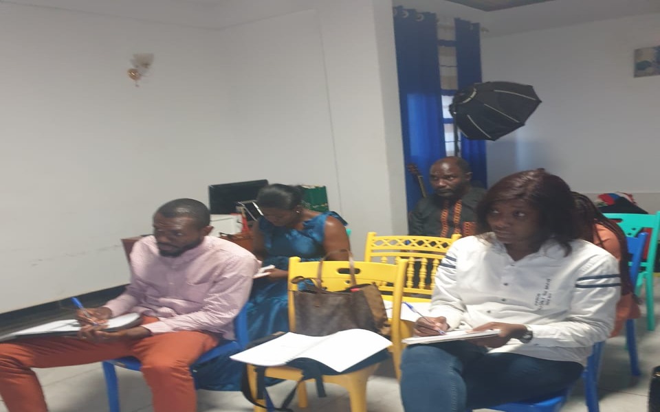 Étudiants en formation de langue russe à Douala